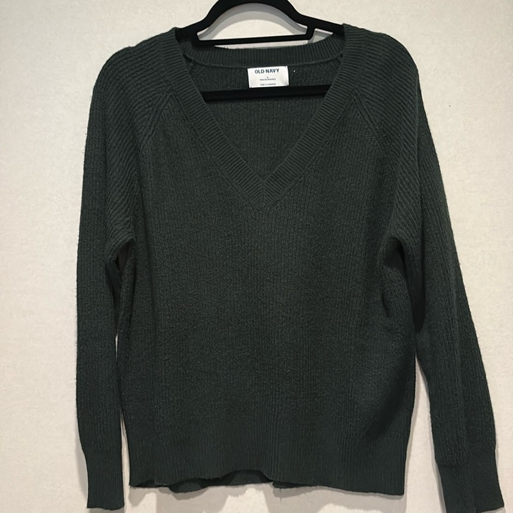 Old Navy - women’s V-neck sweater. Size small. Color is hunter green. NWOT